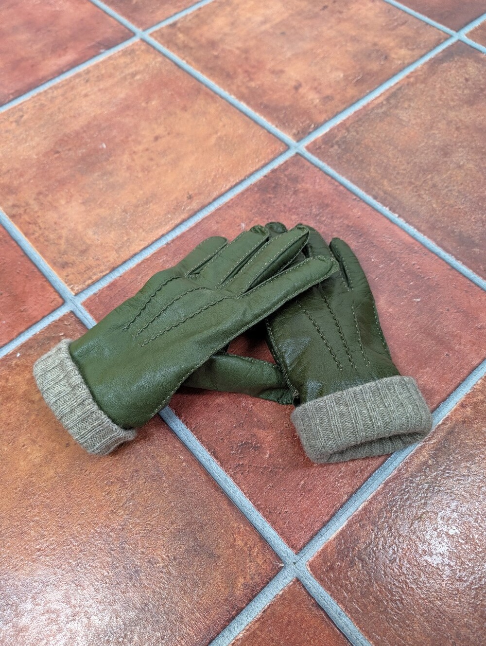 Soloio Olive Green Leather Gloves with Knit Liner